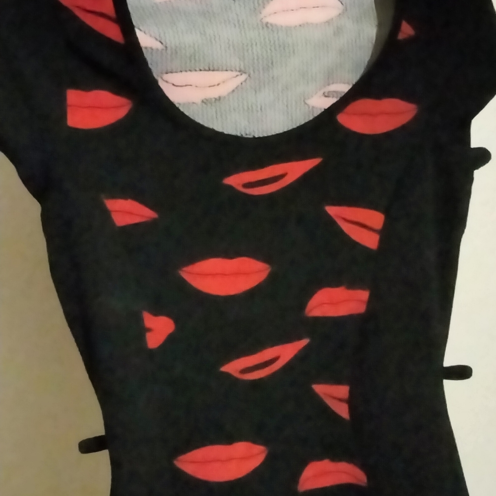 # Gal BOSS medium black and red ♥️ top.